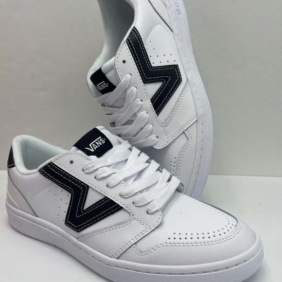 Vans WMNS White and Black Shoes Lowland 2.0
White/Black
VN000D6RYB2 Sneakers - Picture 15 of 16